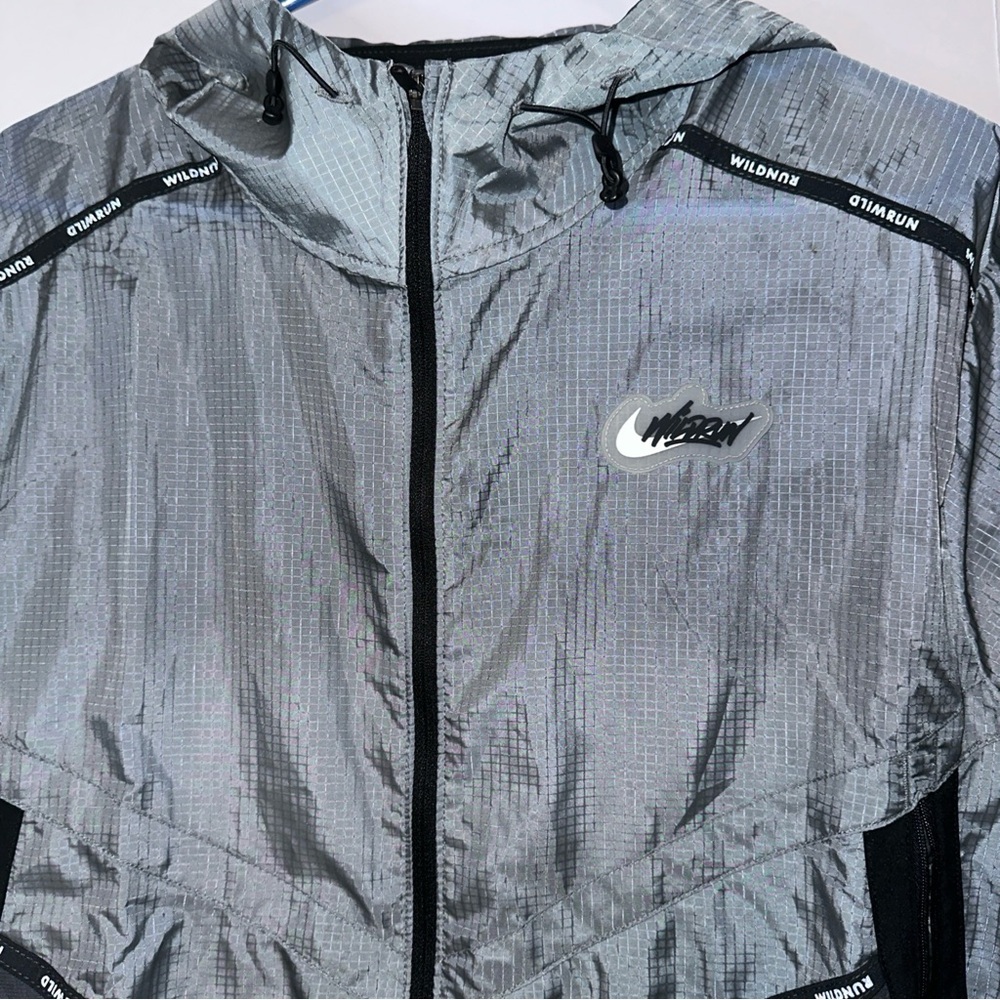 Nike WildRun track  Jacket in Gray and Black men’s L